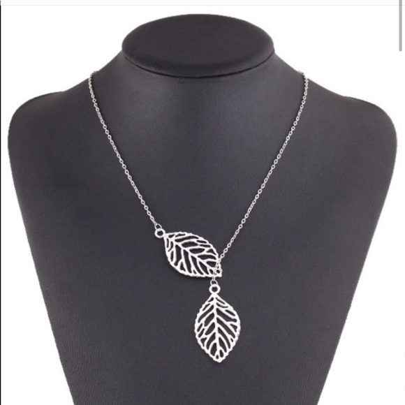Silver tone Two leaf necklace - Picture 2 of 2